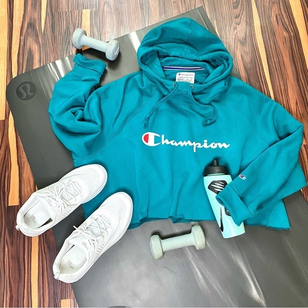 Trendy Champion sport sweatshirt w raw hem and cosy hood - gym ready - Picture 3 of 8